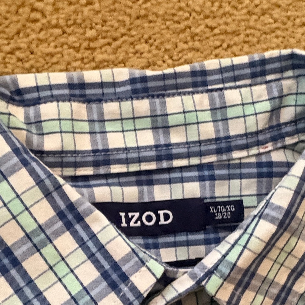 Two Izod boy’s button ups - Picture 2 of 8